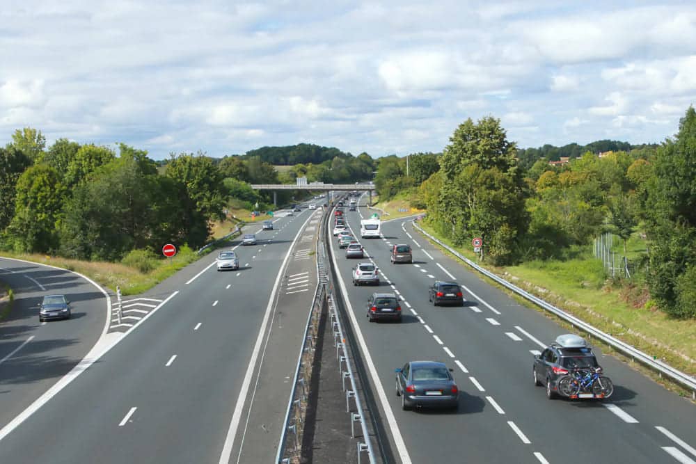 J’ai percuté un pneu sur l’autoroute, qui paie les dégâts ?